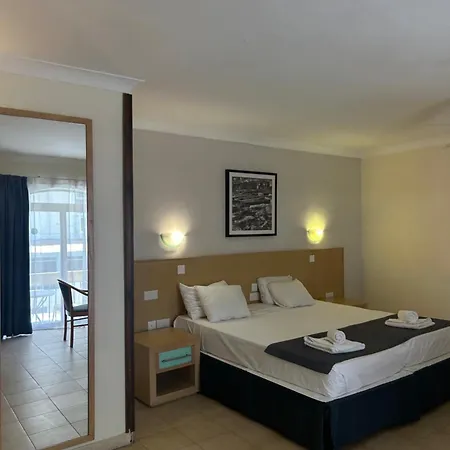 The San Anton Hotel St. Paul's Bay Room photo